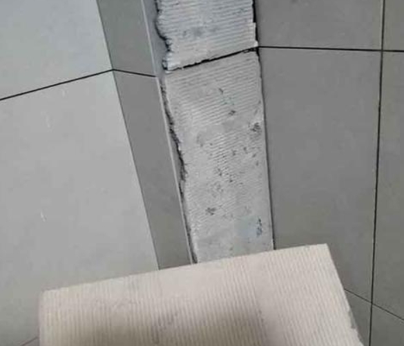临西瓷砖空鼓维修公司分享下厨房瓷砖脱落的补救措施。